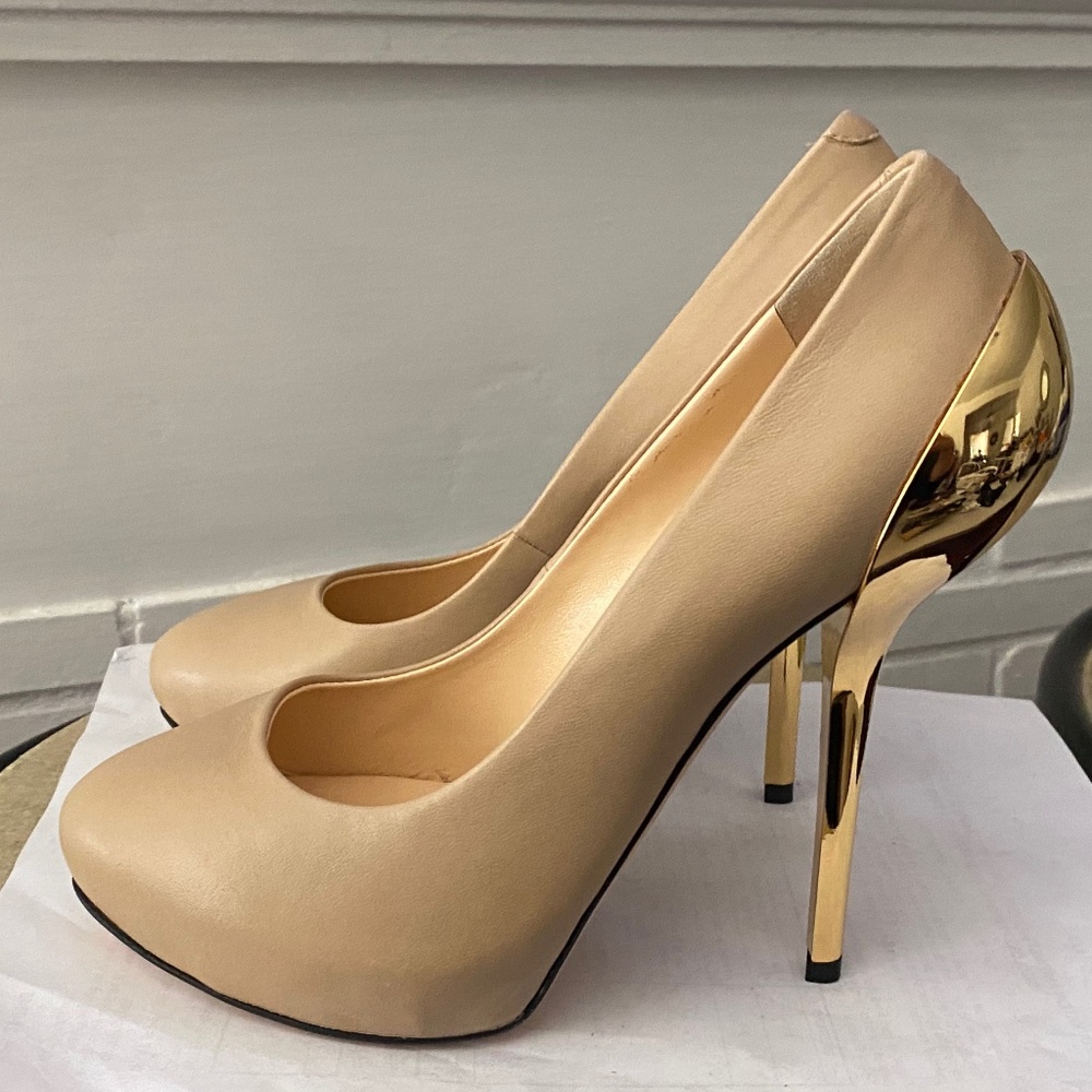 GUISEPPE ZANOTTI TAN BEIGE LEATHER PUMPS HEELS GOLD METAL ITALY SEXY 37.5-6.5